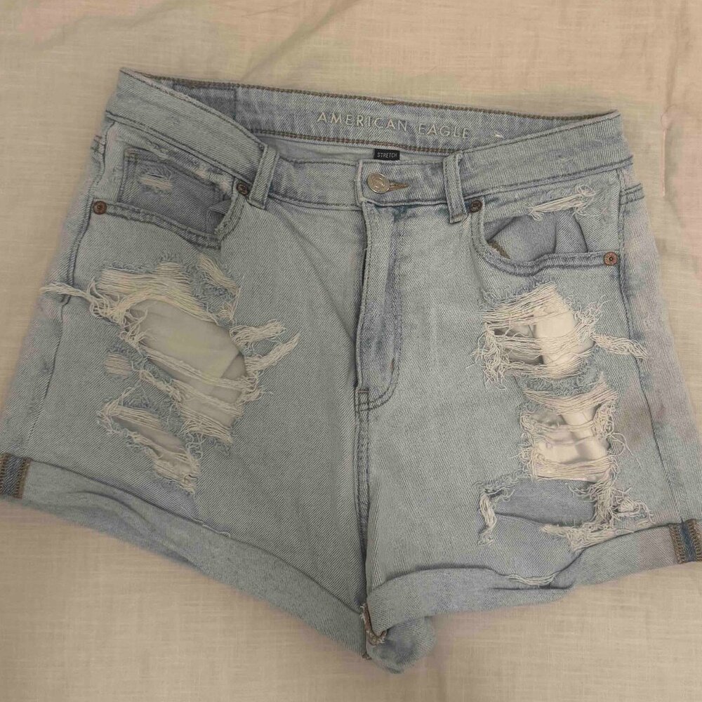 American Eagle Size 10 Distressed Light-Wash Denim Mom Short